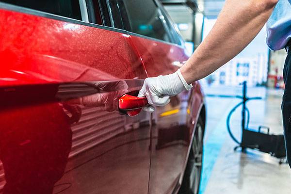 Remplacement de pare-brise pendant le confinement de la Covid-19 en Gironde