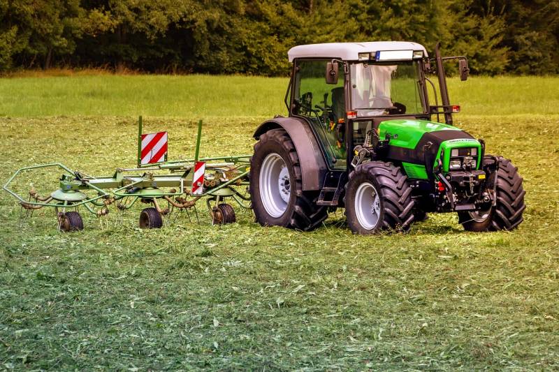 Service de remplacement de pare-brise pour tracteurs agricoles et TP à Bordeaux en Gironde 
